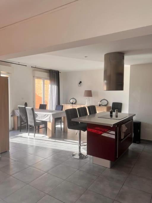 Maison A 800M Des Remparts Aigues-Mortes Extérieur photo